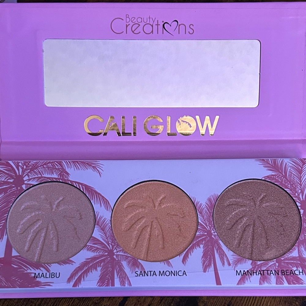 Beauty Creations Cali Glow Highlighter Palette - Light Pink, Peach, Bronze - Picture 6 of 6